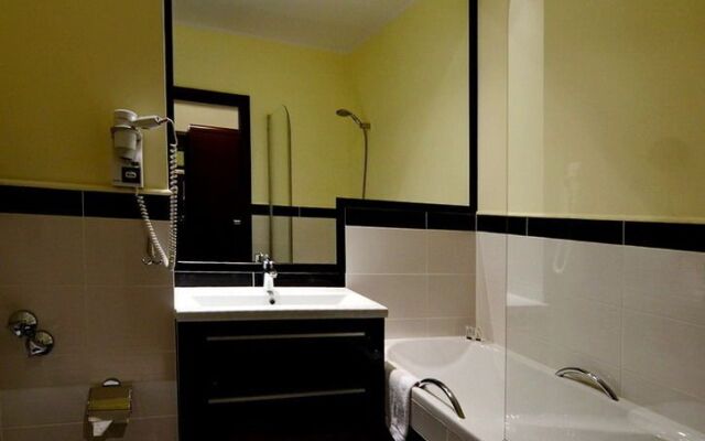 BEST WESTERN PLUS Business Faltom Hotel