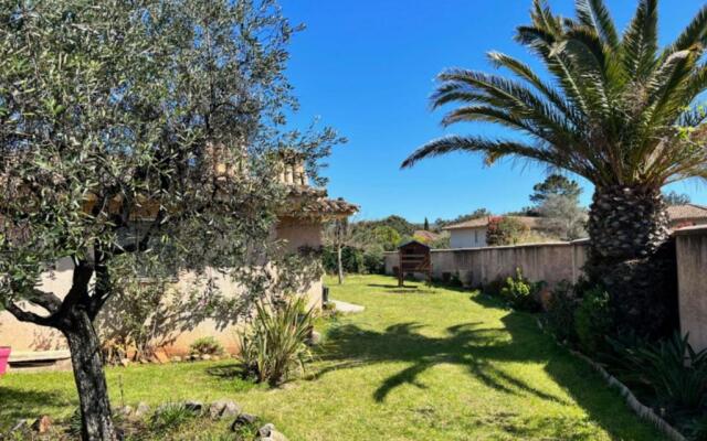 Spacious Family House Near The Sea