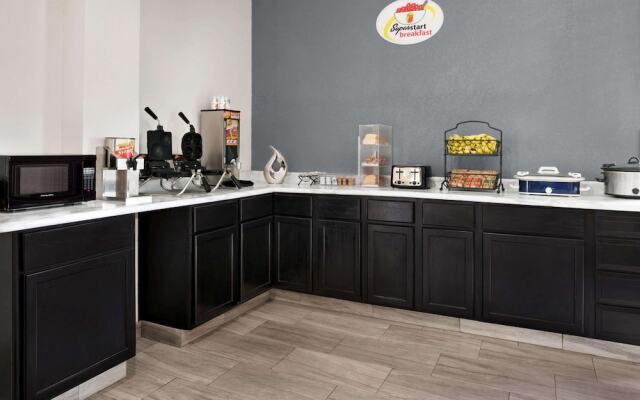 Super 8 by Wyndham Des Moines