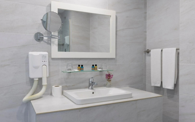New Famagusta Hotel&Suites