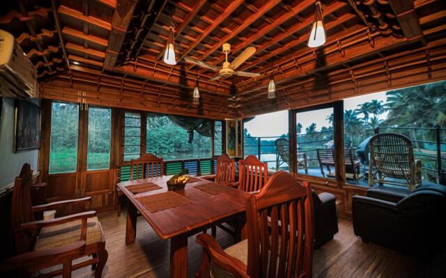 Niche Stays Luxury Houseboats