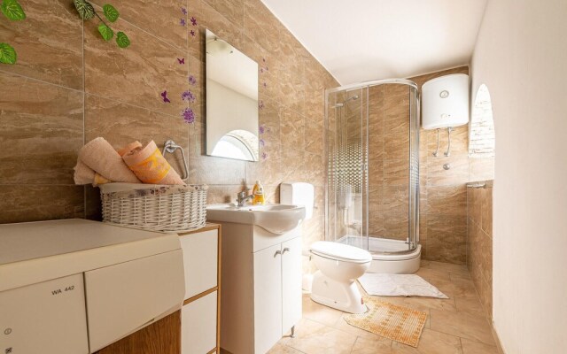 Stunning Apartment in Zaton With 1 Bedrooms and Wifi