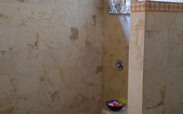 Teluk Indah Beach & Pool Villa