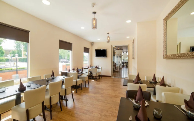 OYO Osterley Park Hotel