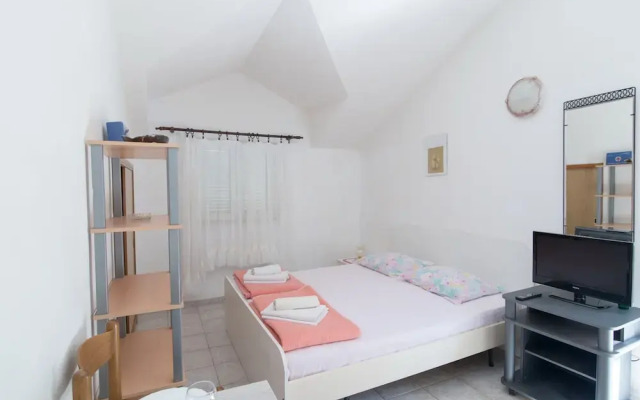 Apartments Pinija - Studio With Terrace -