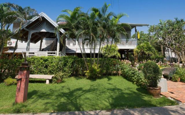 Tharaburi Resort Sukhothai