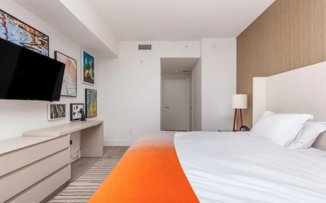 Hyde Beach Condos by Ammos VR