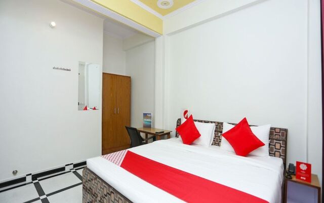 OYO 17011 Hotel Kiran