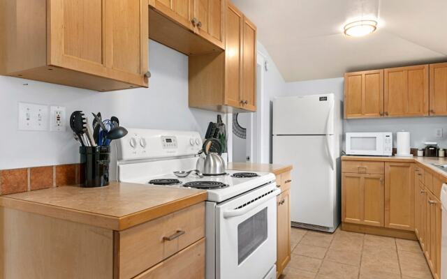 Downtown Abode W/ Hot Tub – Walk to Csu & Old Town