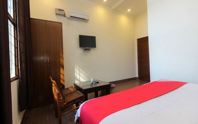 OYO 26596 Hotel Ambika