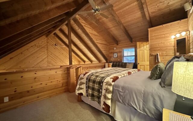 Chipmunk Lodge 2 Bedroom Home by NW Comfy Cabins by RedAwning