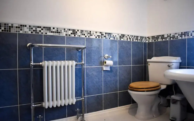 Stylish 2 Bedroom House Next to Brighton Station