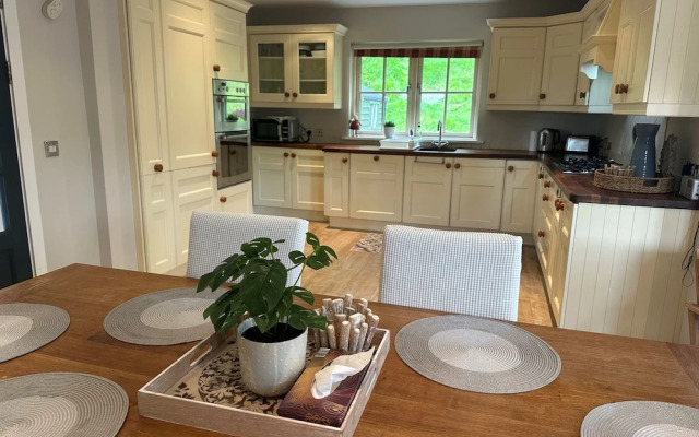 7 Oakwood Manor Kenmare