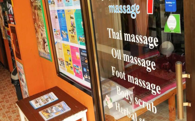 All In 1 Guesthouse Chiang Mai