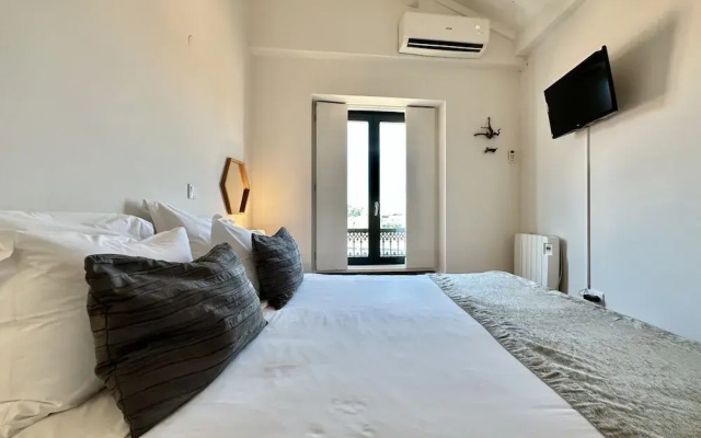 Charming 2-bedroom Apartment in Porto