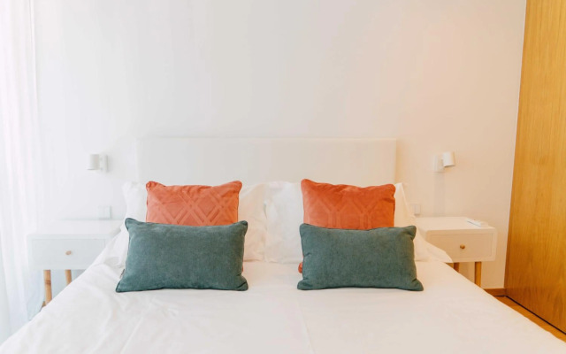 Oporto Yellow Apartments