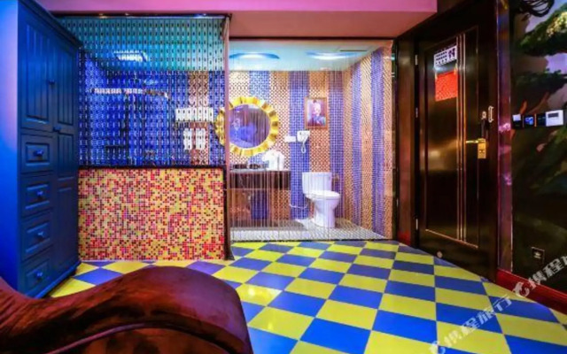 Yuechen Hotel (Xietaizi Subway Station)