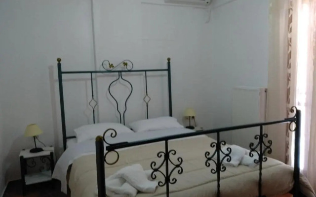 Akti Miaouli Holiday Home