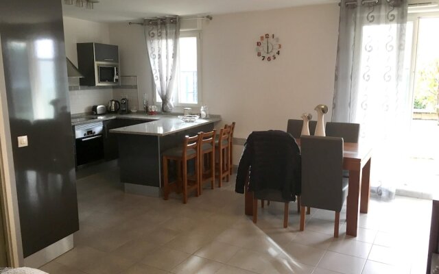 Apartment With 2 Bedrooms in Bagnolet, With Terrace and Wifi
