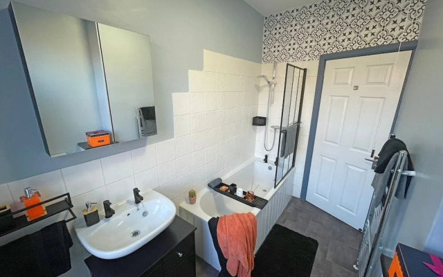 Spacious 3-Bedroom House with Parking