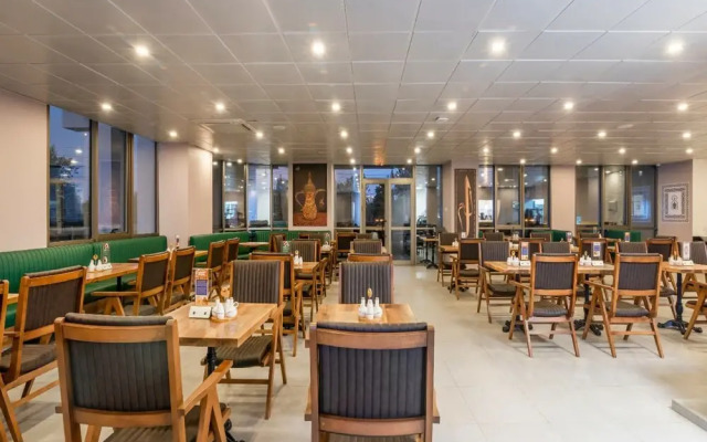 Maa Hotel and Suites