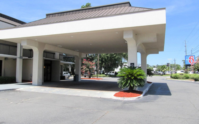 Motel 6 Savannah, GA - Midtown