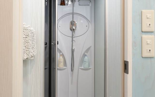 F24-402 Stylish Suite 1min from subway