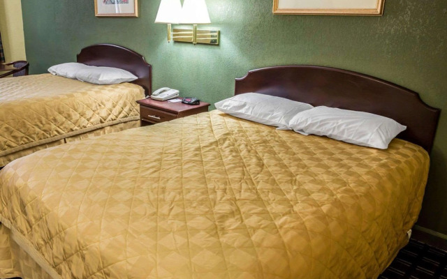 Rodeway Inn & Suites Plymouth Hwy 64