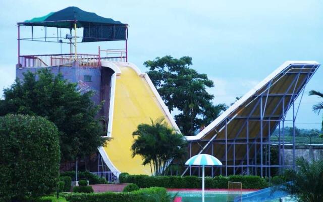 Aquatica Resort