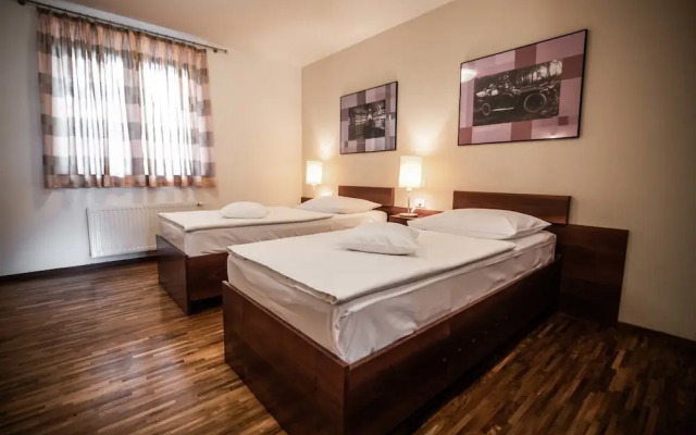 Dvor Jezeršek Brnik