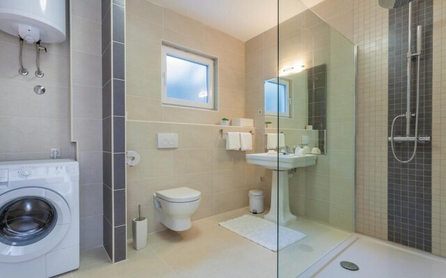 Awesome Home in Podstrana With Wifi and 3 Bedrooms