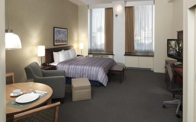 Le Square Phillips Hotel And Suites