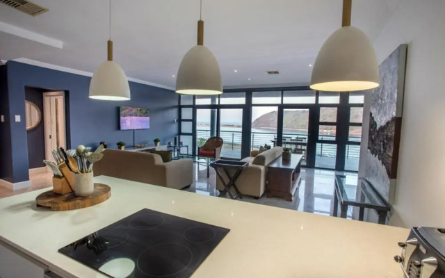 uSHAKA WATERFRONT - PALATIAL PRIVATE PENTHOUSE