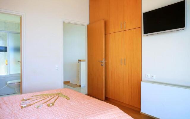 Seafront, 5star Home - 4min Walk To Private Beach