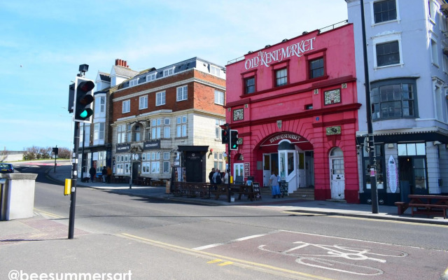 Popular - Modern Walpole Bay Apartment