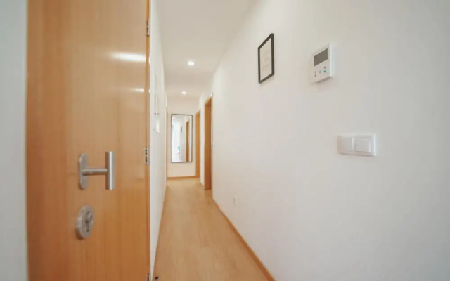 Modern Stylish Apartment I by Vacationy