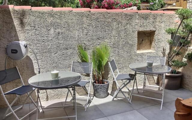 Studio tout confort, terrasse, calme Moustiers #7