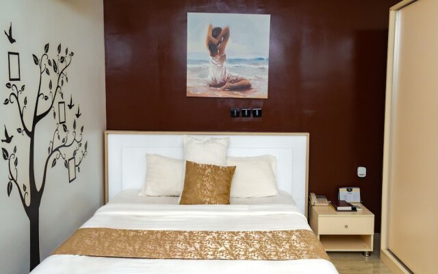 The Point Hotel and Suites