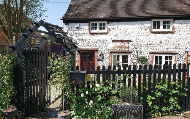 Charming 17th Century 2-bed Cottage in Medmenham
