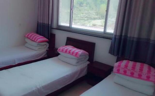 Laiyuan Baishi Mountain Liangcheng Farm Stay