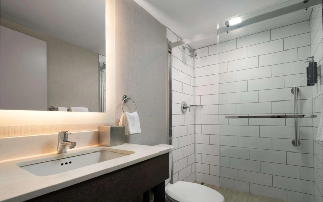 DoubleTree by Hilton Pittsburgh Airport