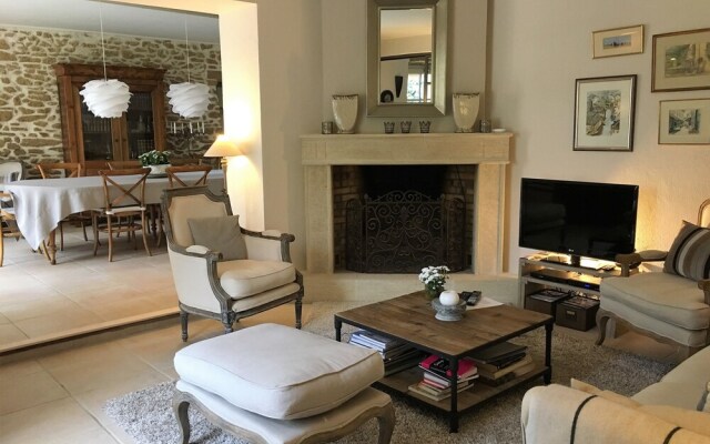 Le Mas au Portail Bleu