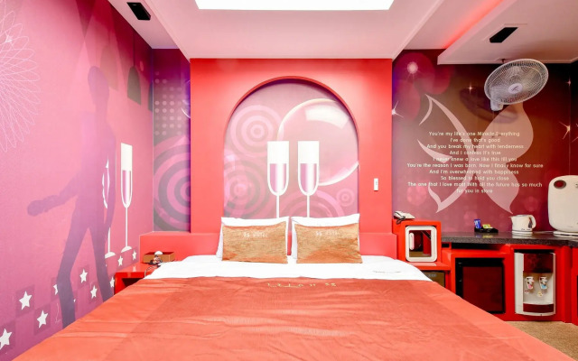 Thebay Hotel