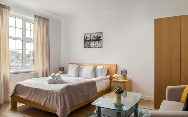 Picktheplace Sussex Gardens Apartments III