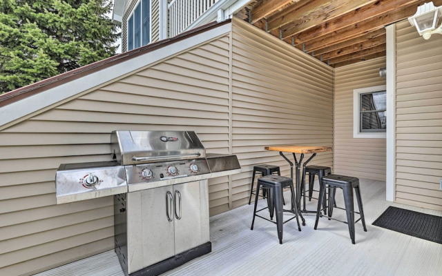 Bright Manistee Condo w/ Beach + Pool Access!