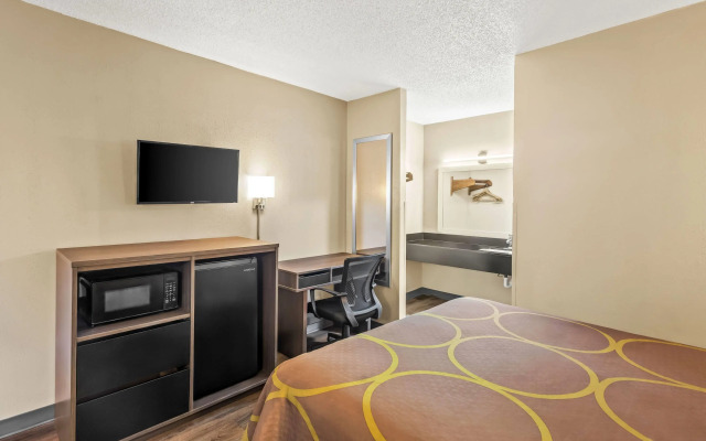 Super 8 by Wyndham Commerce