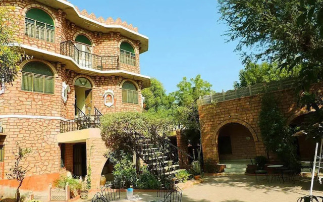 OYO 16799 Shikargarh Palace Resorts