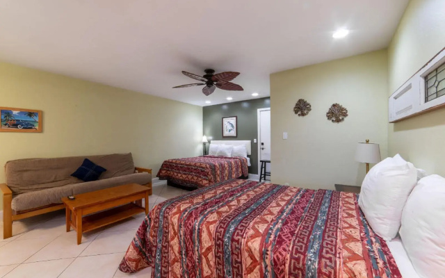 Captain's Table Hotel
