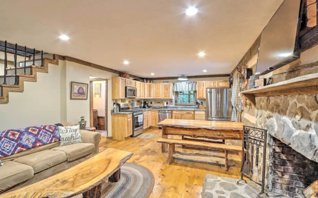 Cozy Creekside Mountain Escape w/ Hot Tub!