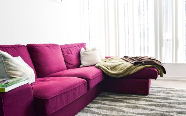 Trendy Modern 1 Bedroom Flat in the Heart of Downtown
